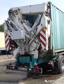 公路運(yùn)輸?shù)牧眍愔?集裝箱自裝卸式運(yùn)輸車在普通貨物道路運(yùn)輸中的應(yīng)用